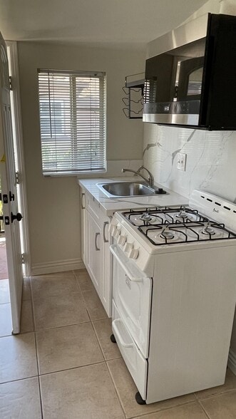 Building Photo - 5138 W 141st St