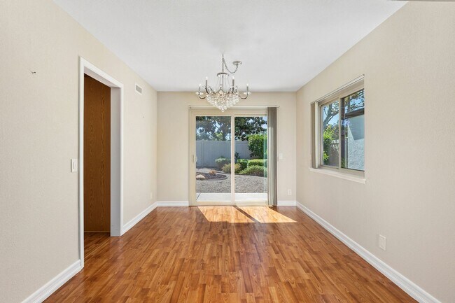 Building Photo - Spacious Home w/ Loft in Village Park!