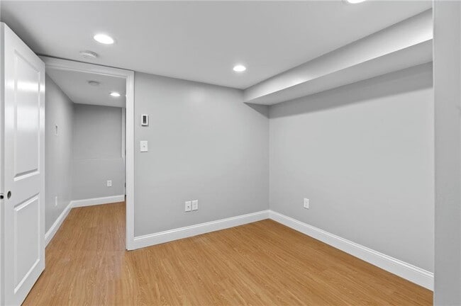 Building Photo - 376 Arnolds Neck Dr