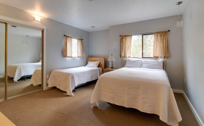 Building Photo - Fantastic 3-Bdr Home with Private Airport Access!