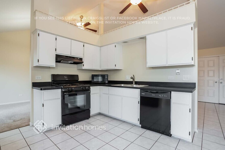 Building Photo - 5447 Yale Ln