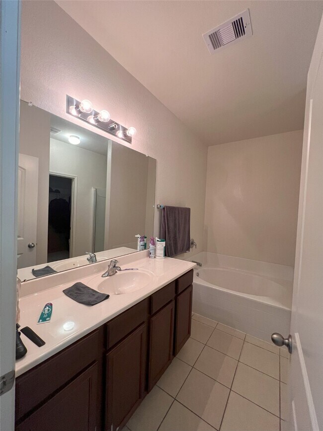 Building Photo - 21311 Slate Bend Dr