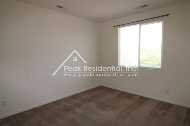 Building Photo - Newer South Sacramento Area 3bd/2.5ba Home