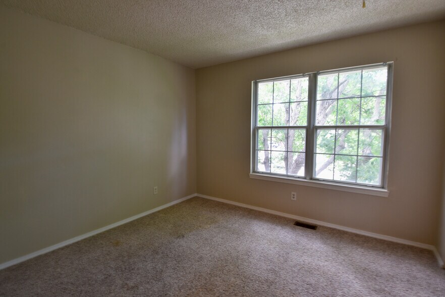 Building Photo - 3509 Queen Anne Way