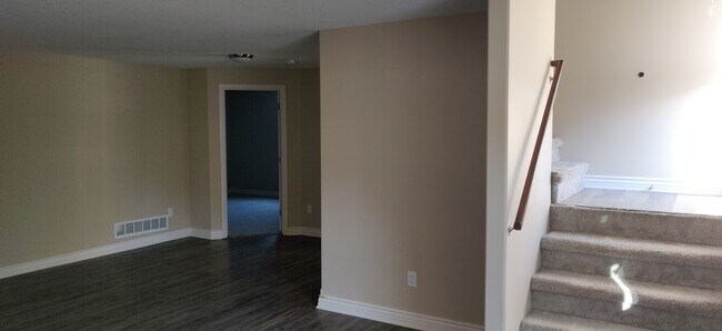 Building Photo - 2439 E Quivira St