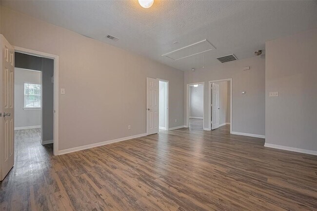 Building Photo - 5009 Willow Point Dr