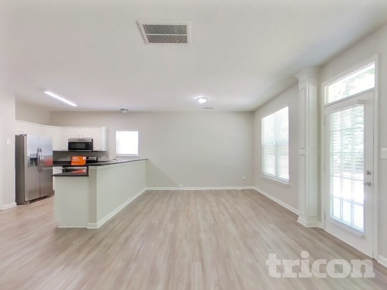 Building Photo - 4035 Far West Dr