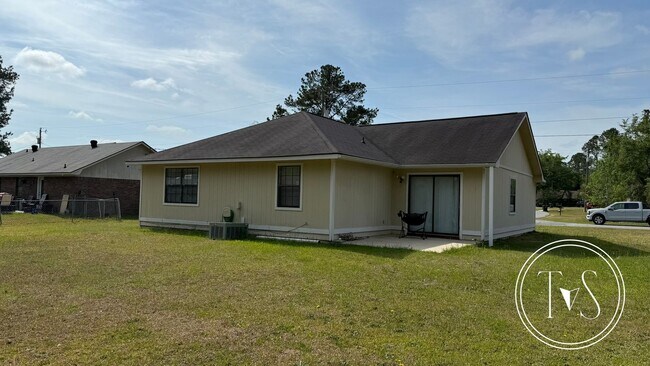 Building Photo - SPRING MOVE-IN SPECIAL AND RATE DROP ALERT...
