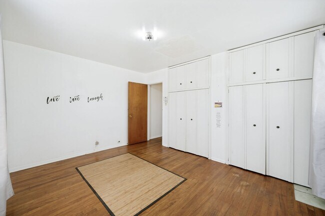 Building Photo - CHARMING DENVER HEIGHTS 3-BEDROOM