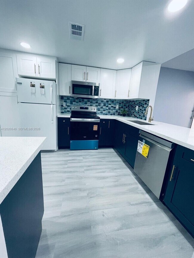 Building Photo - 9175 SW 77th Ave