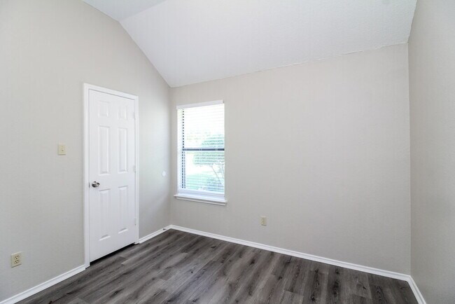 Building Photo - 1109 Buckeye Dr