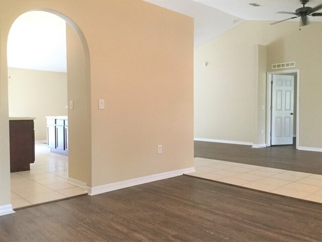 Building Photo - 1959 Alambra Cir