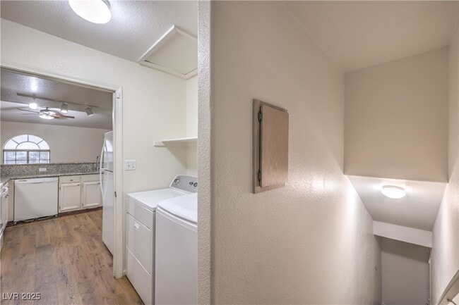 Building Photo - 3660 Renovah St