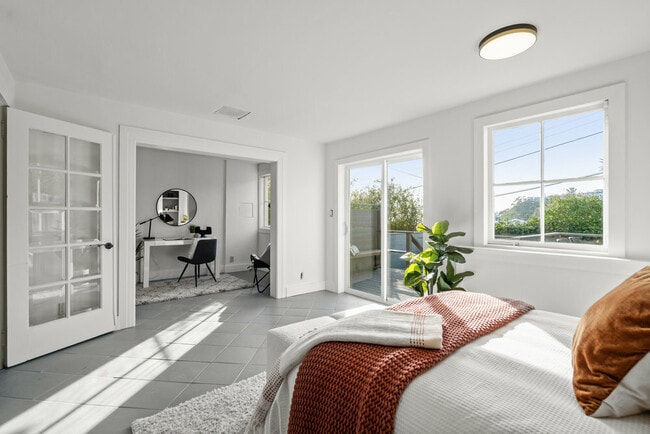 Building Photo - 724 Teresita Blvd