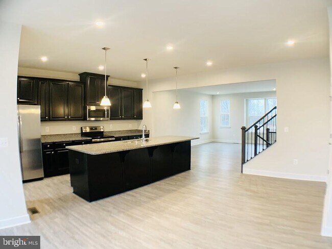 Building Photo - 11380 Willow Green Cir