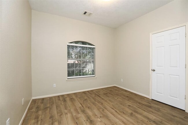 Building Photo - 8231 Gran Villa Dr