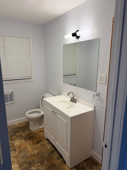 Building Photo - 528 King St