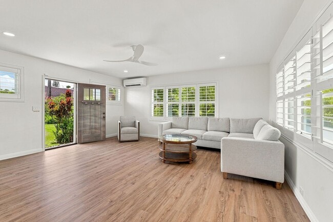 Building Photo - 110 N Kalaheo Ave