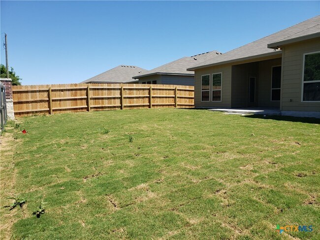 Building Photo - 5906 Blackstone Dr