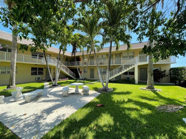 Building Photo - 301 W Ocean Ave