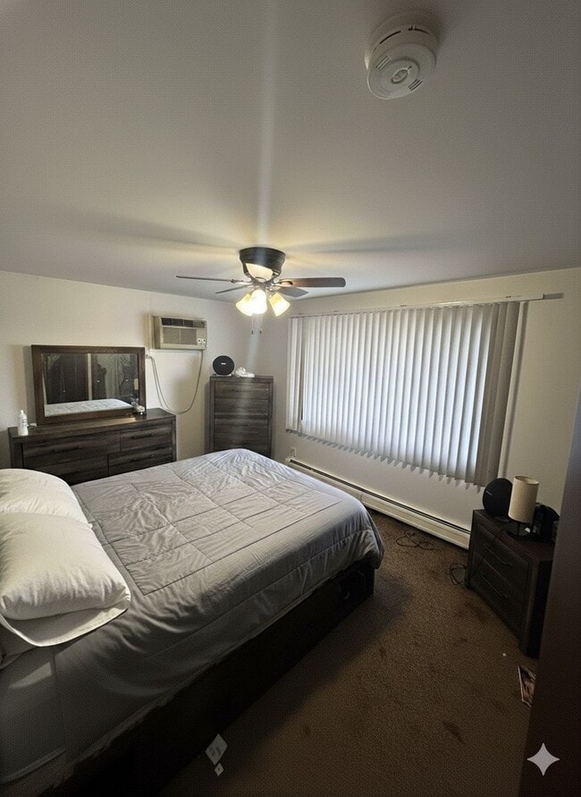 Building Photo - 5825 W 103rd St