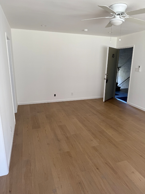 Building Photo - 2140 Beachwood Dr