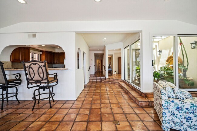 Building Photo - Dream home Located on the Bluff of Southwe...