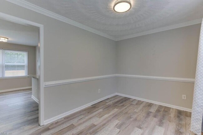 Building Photo - 3800 Sunset Point