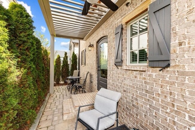 Building Photo - 192 Breakspear Ln