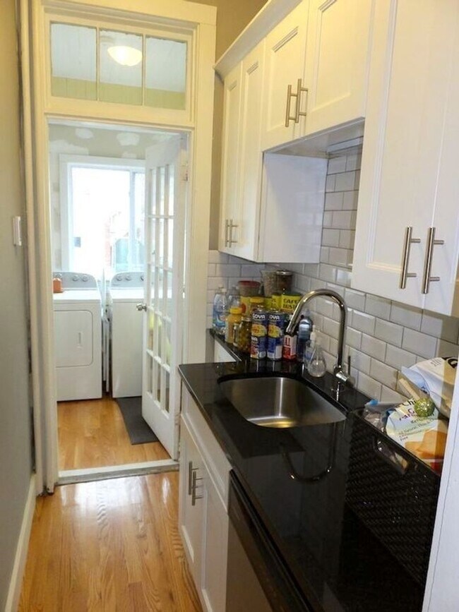 Building Photo - 51 Pearl St