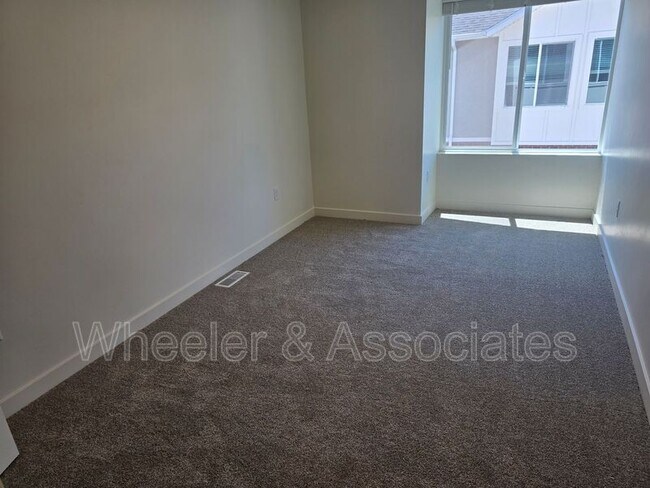 Building Photo - 456 W 1080 S
