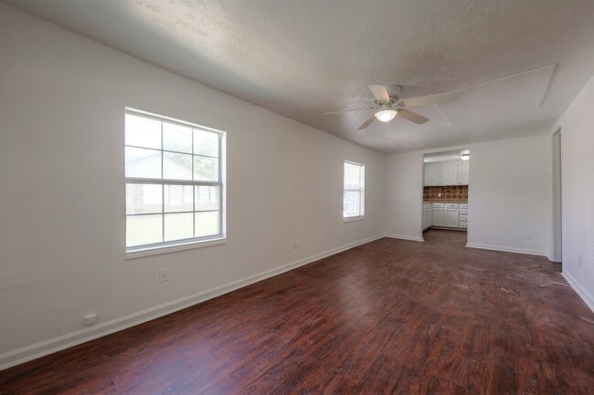 Building Photo - 2312 Carolina Ave