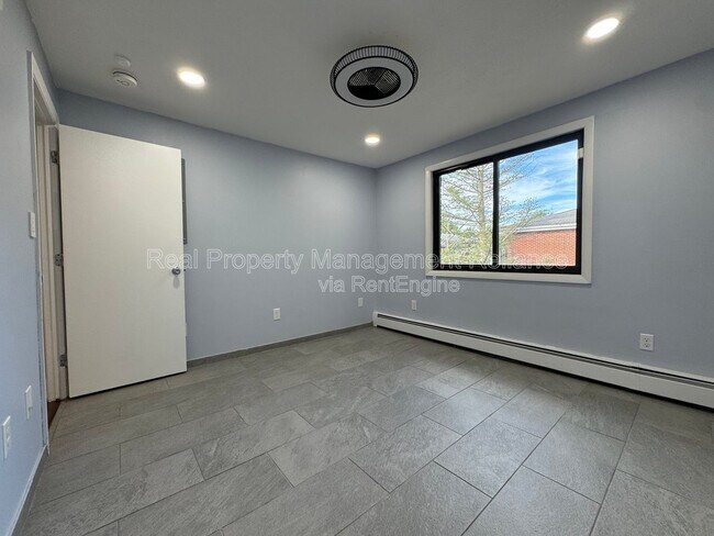 Building Photo - 50 Colonial Dr