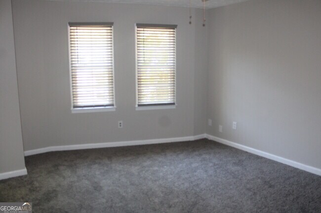 Building Photo - 257 Omega Dr