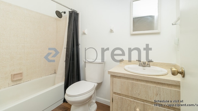 Building Photo - 604 Roselyn Ave