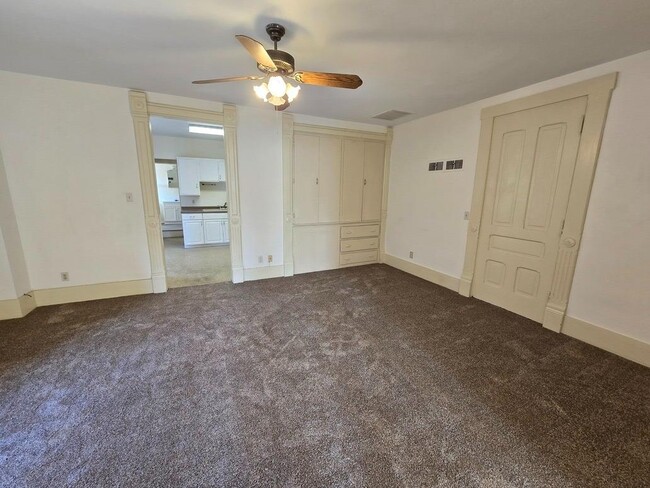 Building Photo - 318 Liberty St