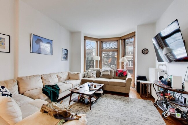 Building Photo - 2815 N Racine Ave