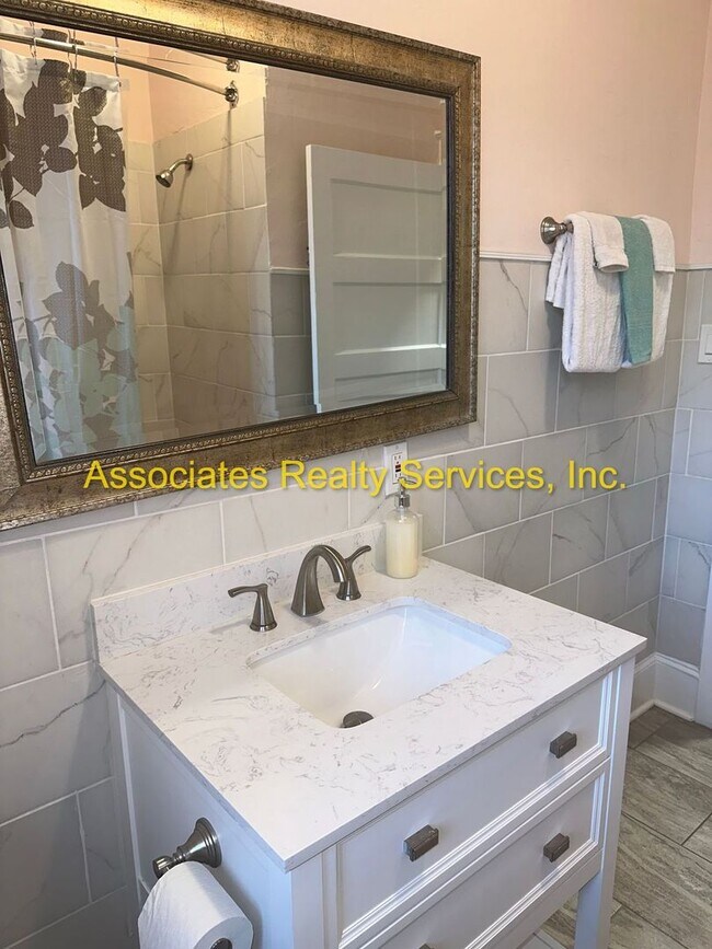 Building Photo - Totally Remodeled Vintage Home - FULLY FURNISHED!!!