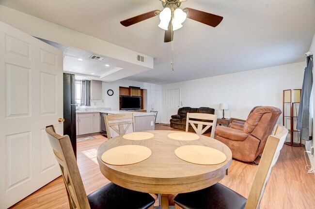 Building Photo - Move-In Ready Condo Near Summerlin!
