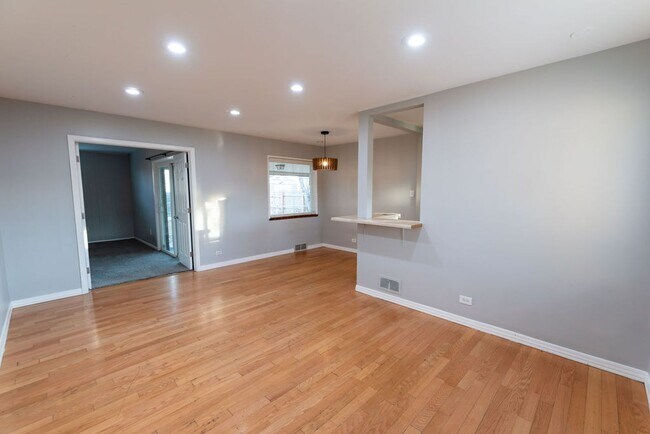 Building Photo - Move in now — $0 rent due until March 1st! - 3BR/2BA Single-Family Home Across from Sloan’s Lake ...