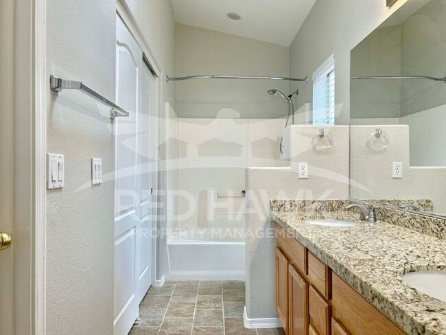 Building Photo - 780 E Glenmere Dr