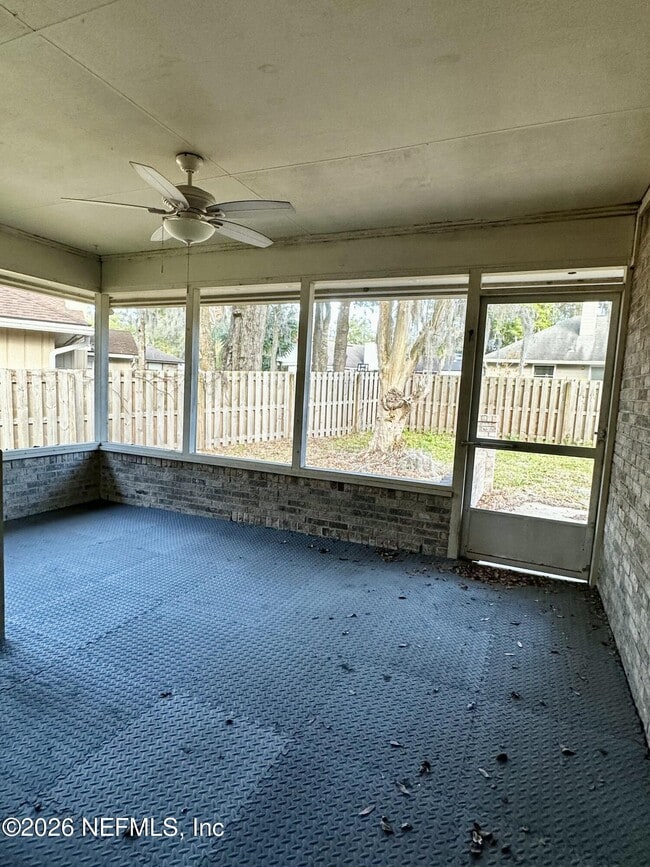 Building Photo - 2245 Brentfield Rd W