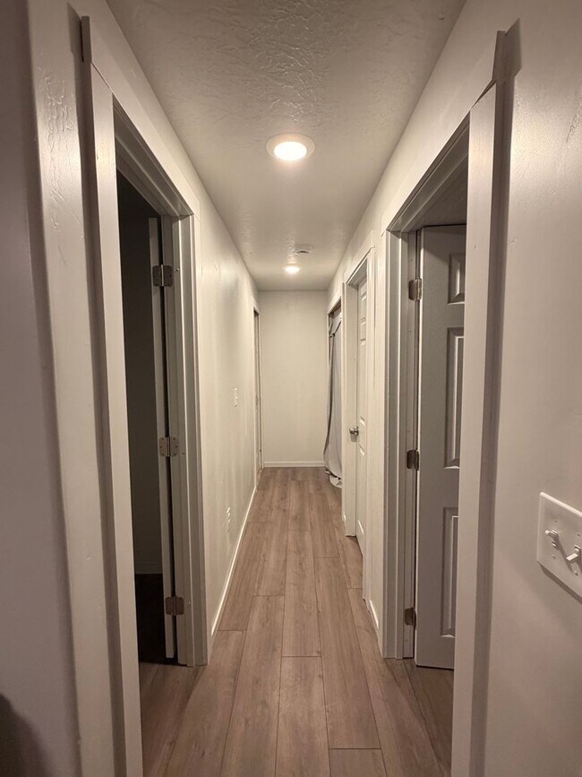 Building Photo - Beautiful 6 Bedroom/3.5 Bath Home in Springville!