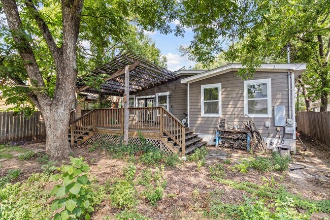 Building Photo - 4702 Rosedale Ave