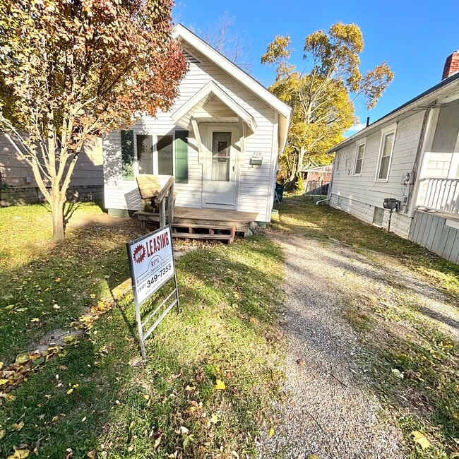 Building Photo - 506 N Foster Ave