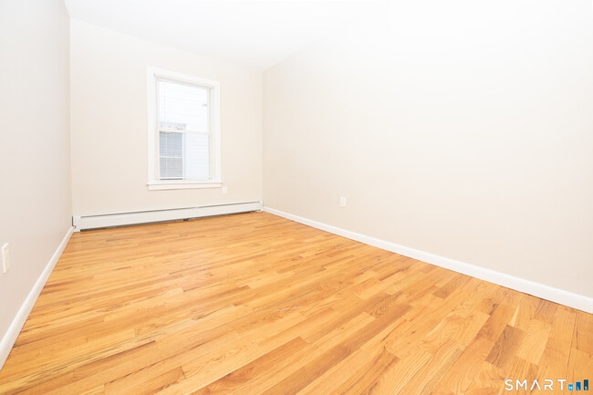 Building Photo - 525 E Main St