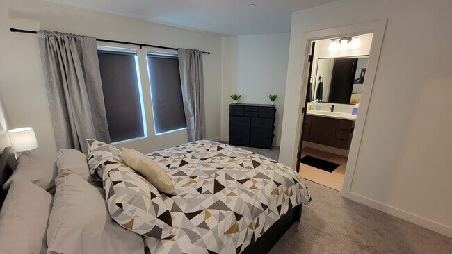 Second bedroom with queen bed. - 1739 S Main St