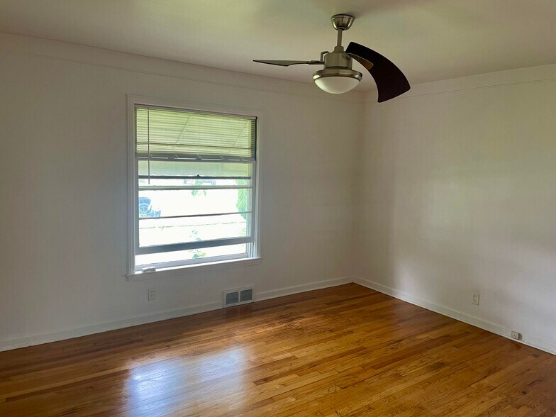 Building Photo - 21521 Benjamin St