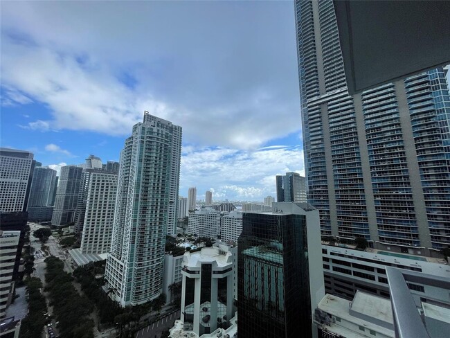 Building Photo - 1060 Brickell Ave