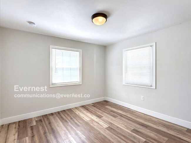 Building Photo - 210 Rosecrest Dr